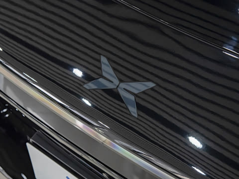 2025�� 820 Max