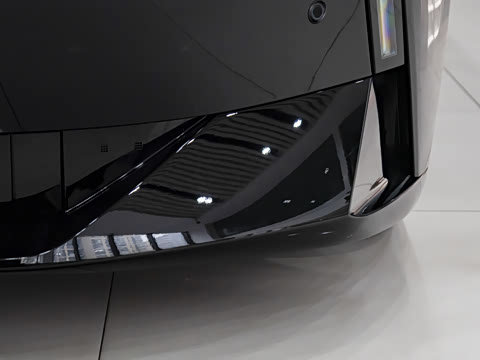 2025�� 820 Max