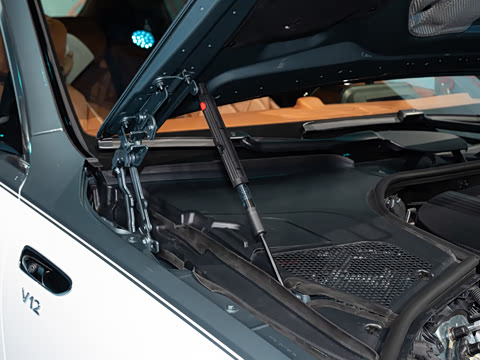 2027�� S 680 4MATIC