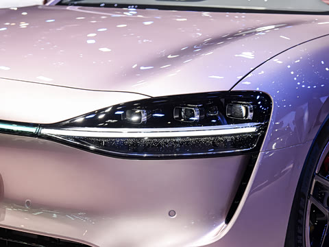 2025�� ���� ����Ultra (896�߼����״