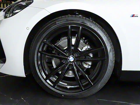 2025�� 225i M�˶���ҹ��װ