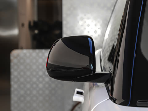 2025�� 4.4 V8 SV���ٴ����ӳ��� 4��