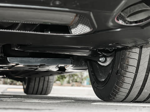 2026�� �Ŀ� 740Li ������ M�˶���װ