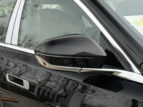 2026�� �Ŀ� 740Li ������ M�˶���װ