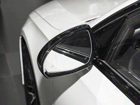 2025�� �Ŀ� E 260 �˶���