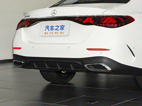 2025�� �Ŀ� E 260 �˶���