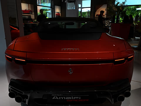 2026�� 3.9T V8 Spider