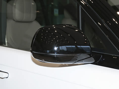 2026�� 3.0 L6 400PS SE�����