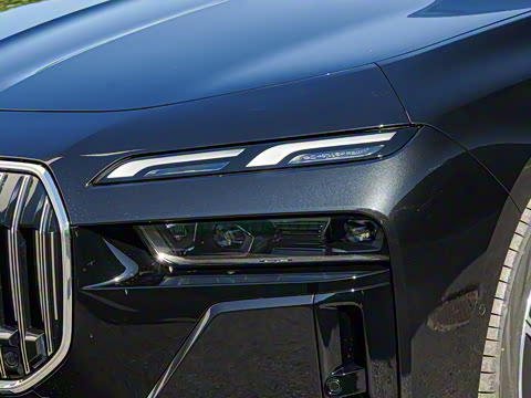 2026�� 735Li M�˶���װ