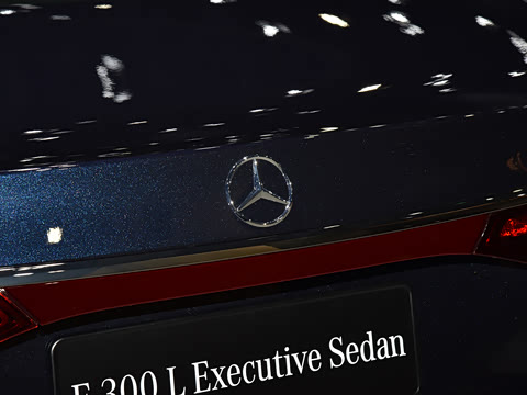 2026�� E 300 L ������