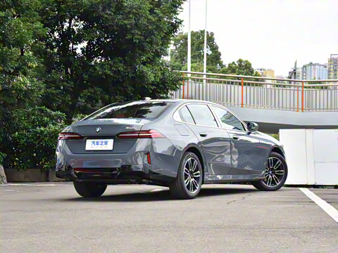 2026�� 530Li ������ M�˶���װ