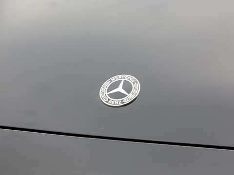 2026�� �Ŀ� E 300 L �����˶���
