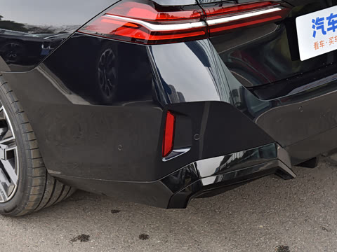 2026�� �Ŀ� 530Li ������ M�˶���װ