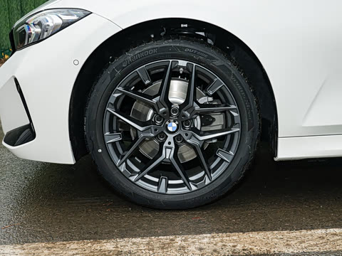 2026�� 330Li M�˶���ҹ��װ