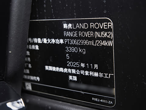 2026�� 3.0 L6 400PS SE�����