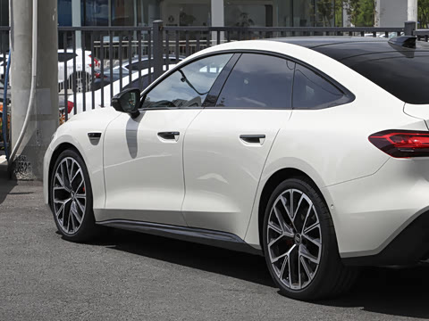2026�� TFSI quattro 200kW �콢������