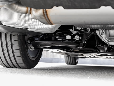 2026�� 330Li ������ M�˶���ҹ��װ