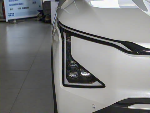 2025�� 720 Light