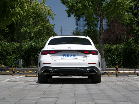 2026�� �Ŀ� E 300 L �����˶���