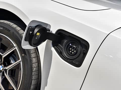 2026�� �Ŀ� eDrive 35L M�˶���װ