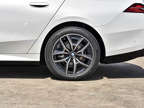 2026�� �Ŀ� eDrive 35L M�˶���װ