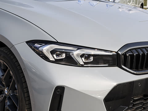 2026�� 330i M�˶���ҹ��װ