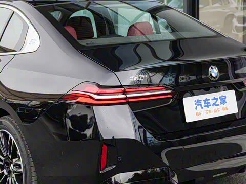 2026�� 530Li ������ M�˶���װ