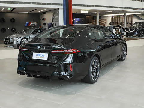 2026�� �Ŀ� 530Li xDrive M�˶���װ