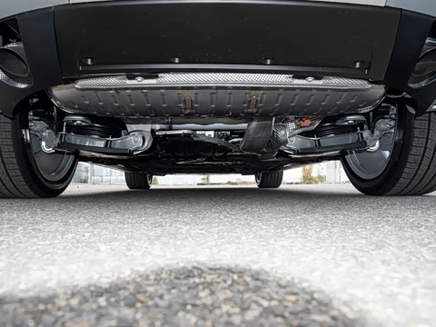 2026�� 3.0 L6 400PS SE�����