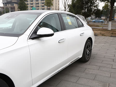 2026�� E 300 L �����˶���