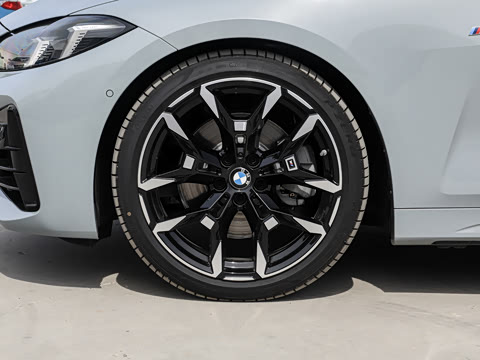 2026�� 430i M�˶���ҹ��װ
