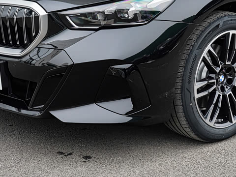 2026�� �Ŀ� 530Li ������ M�˶���װ