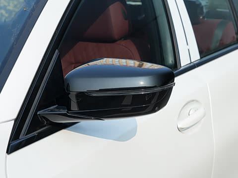 2026�� 330i M�˶���ҹ��װ