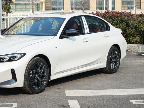 2026�� 330i M�˶���ҹ��װ