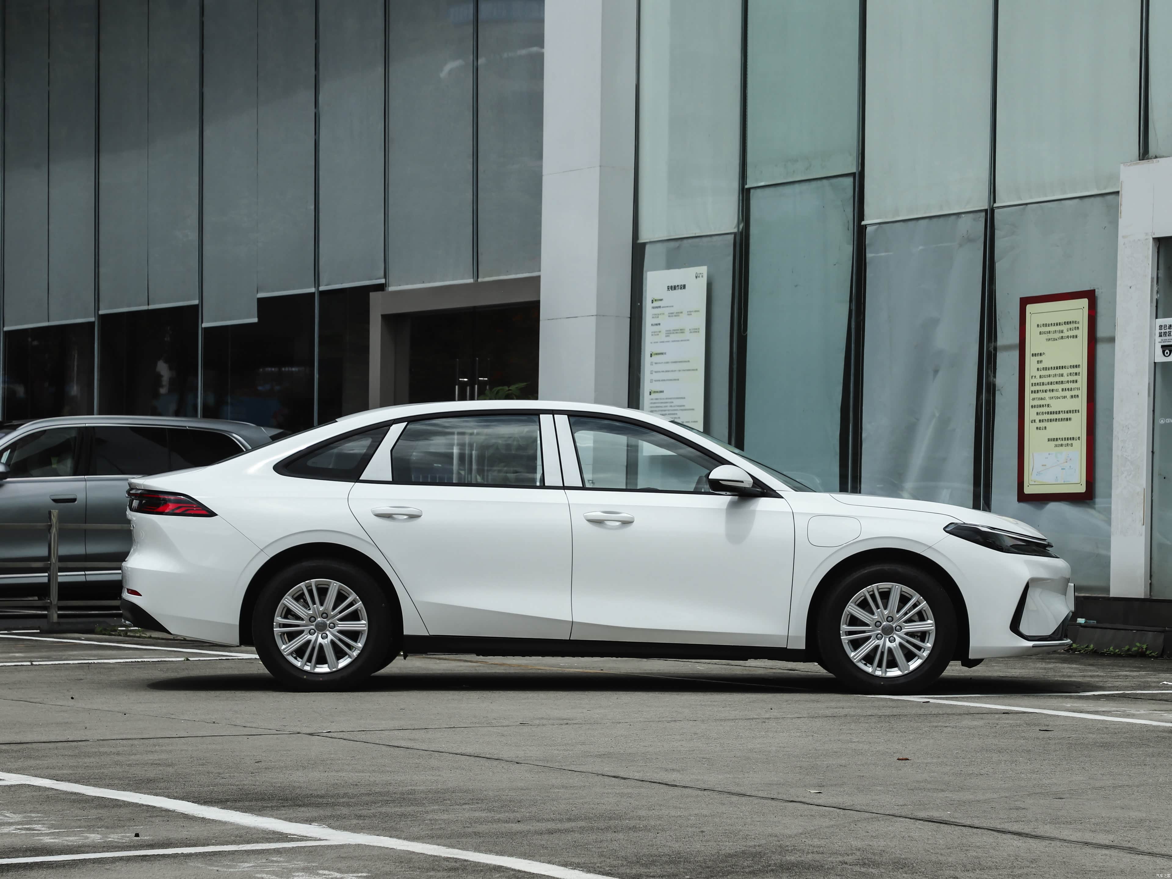 Geely A7 EV, миниатюра 8