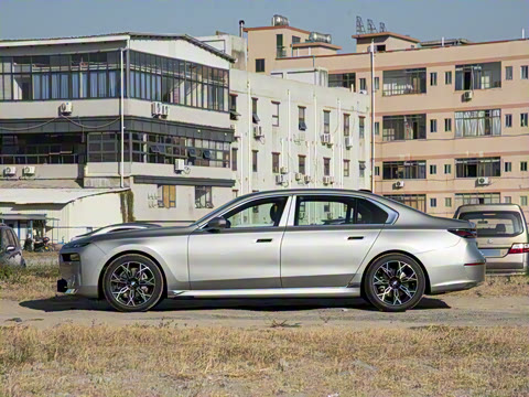 2026�� 735Li ������װ