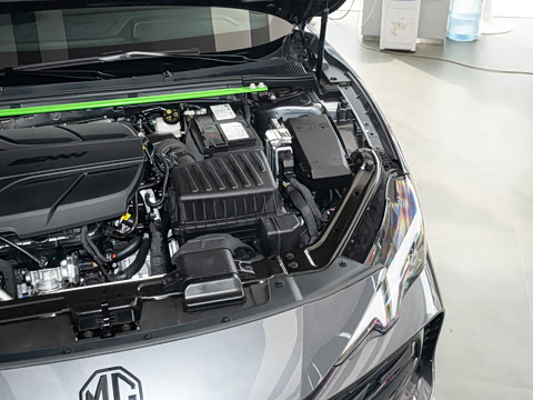 2026�� 2.0T Trophy+ �����˶���