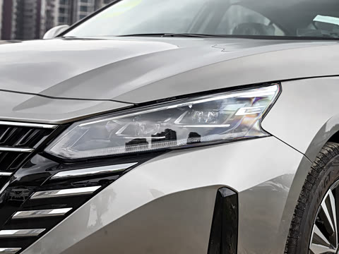 2025�� 2.0L XL-TLS ������