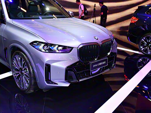 2025�� xDrive 40Li ������M�˶���ҹ��װ