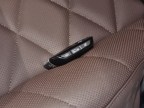 2026�� �Ŀ� 740Li ������ M�˶���װ