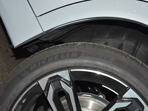 2025�� sDrive25i M�˶���װ