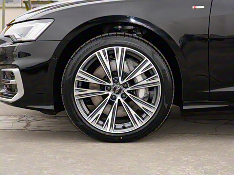 2026�� 55 TFSI quattro ����������