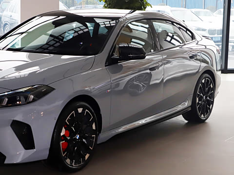 2026�� M235L