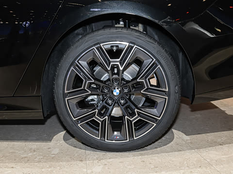 2026�� �Ŀ� 530Li ������ M�˶���װ