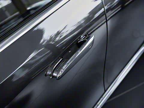 2025�� �Ŀ� E 300 L ʱ���˶���