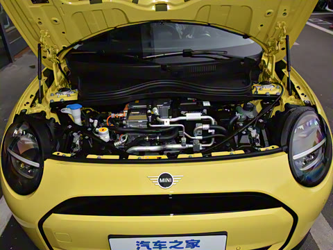 2025�� �Ŀ� 466km COOPER E ������