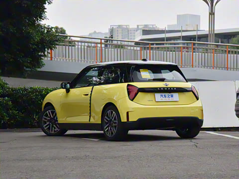 2025�� �Ŀ� 466km COOPER E ������