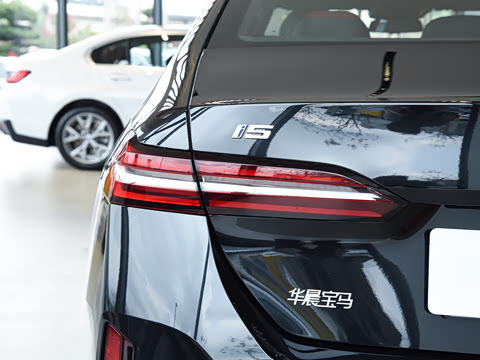 2026�� �Ŀ� eDrive 40L M�˶���װ