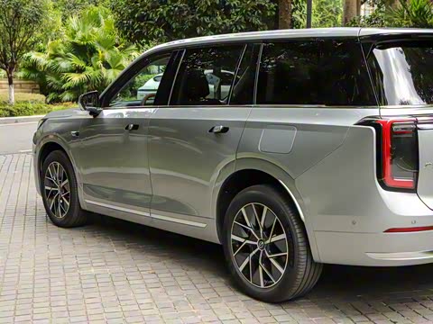 2025�� Ǭ�� UItra 6��