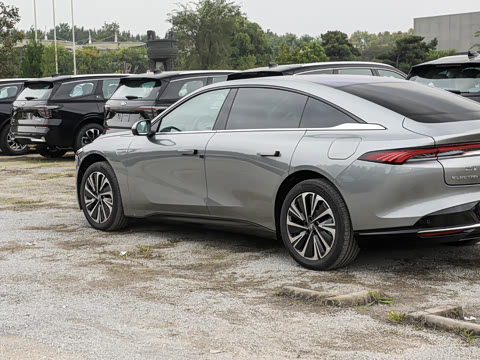 2025�� ������